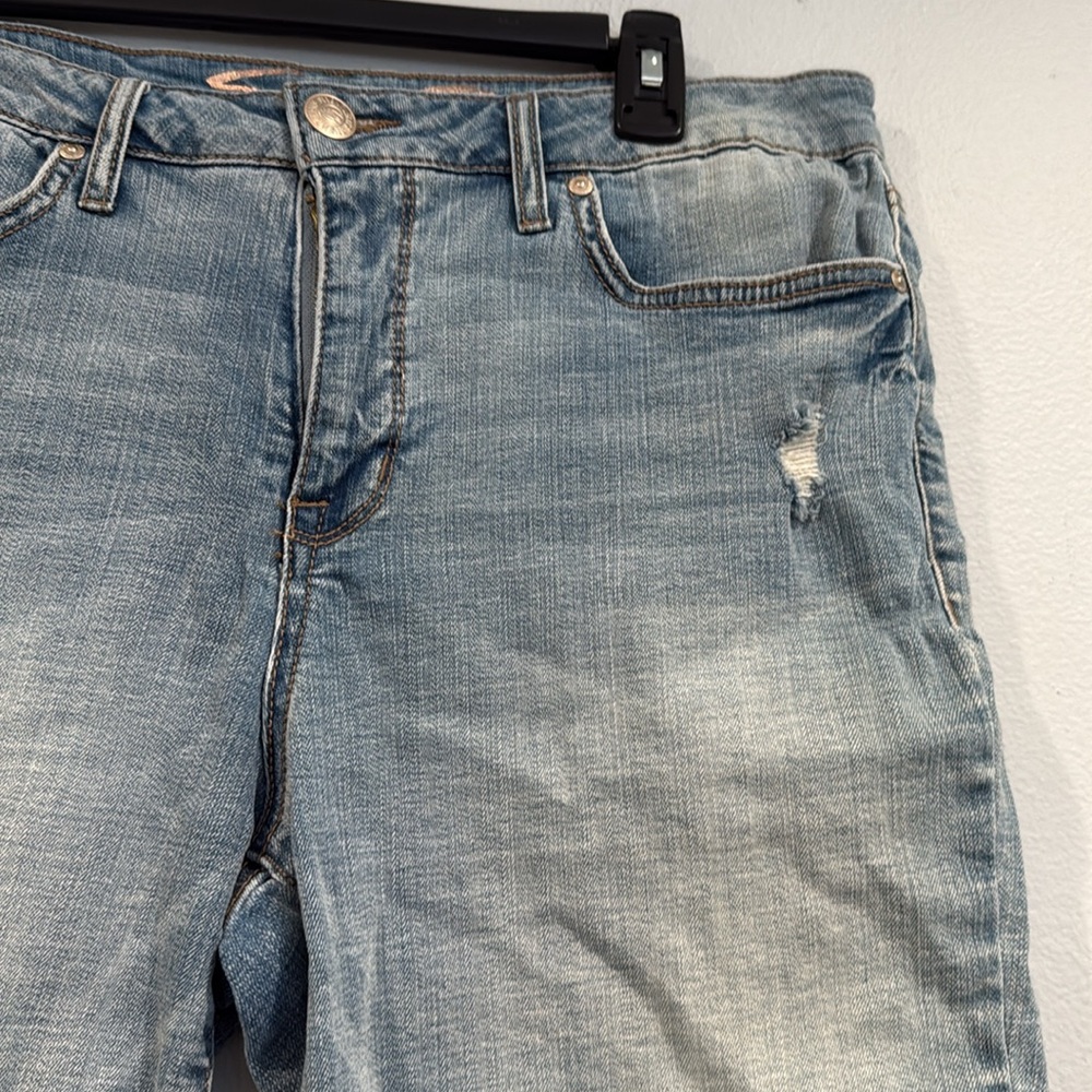 Seven7 Blue Light Wash Sunrise Bermuda Denim Shorts - Size 12 - Picture 4 of 8